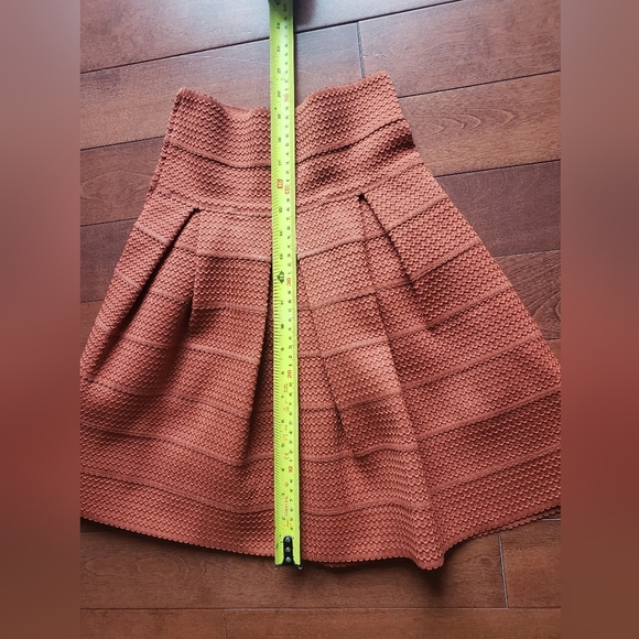 H&M Rust Red Textured Pleat Skirt| Size XS - Picture 6 of 6